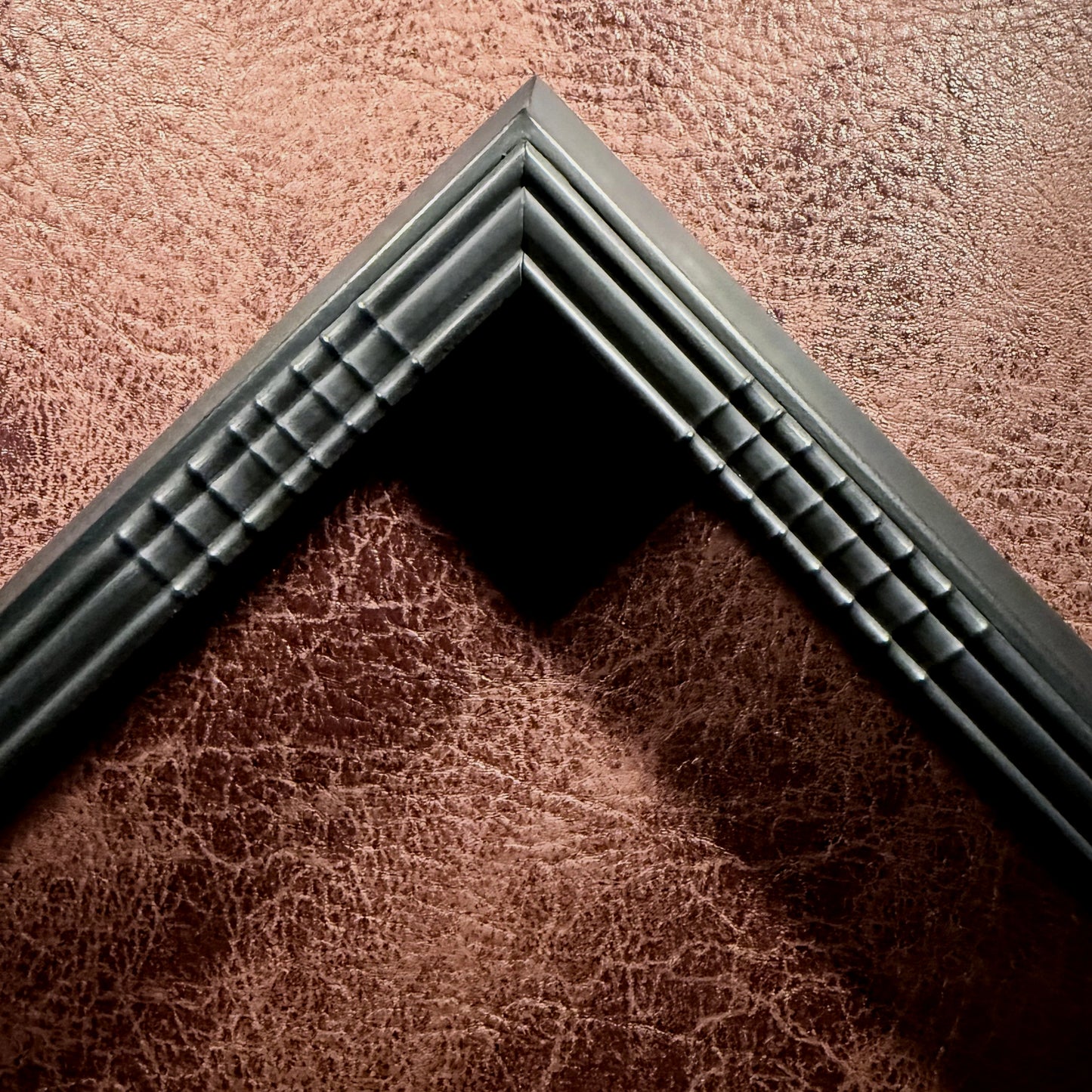 9 x 12 Bombé Ripple Molding Frame #26212